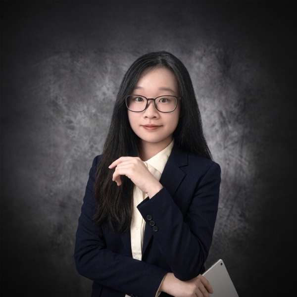 Vicky Fung — 香港大学文学士及教育学士（语文教育）双学位，DSE 中文教师